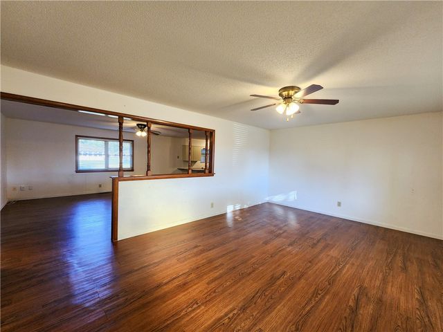 2006 S 16Th, Rogers, AR 72758