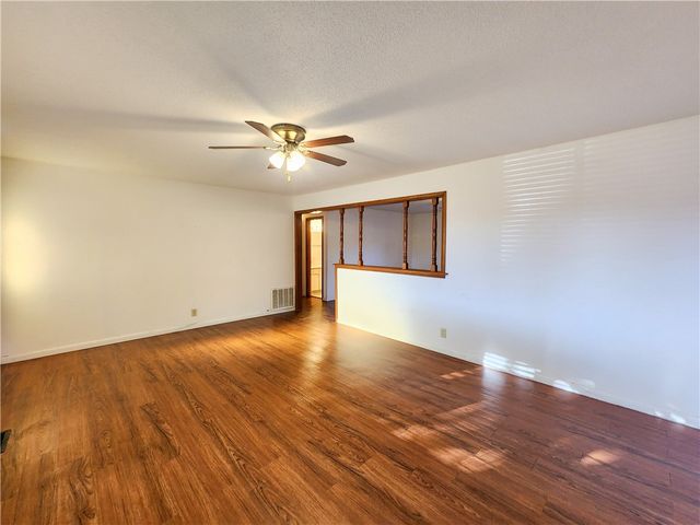 2006 S 16Th, Rogers, AR 72758