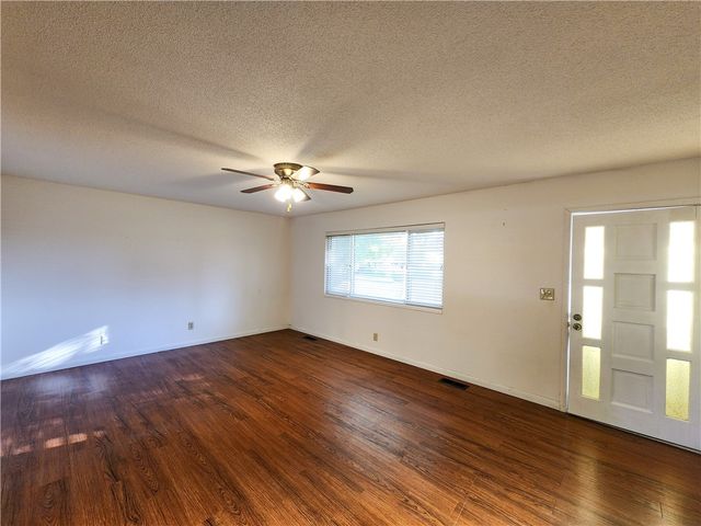 2006 S 16Th, Rogers, AR 72758