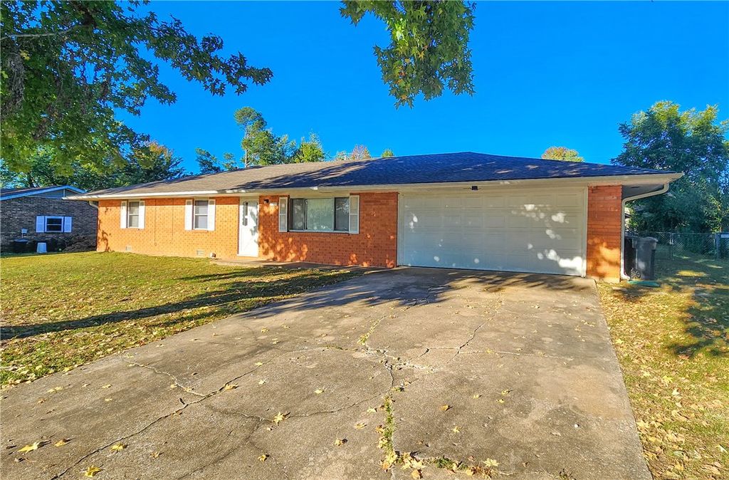 2006 S 16Th, Rogers, AR 72758