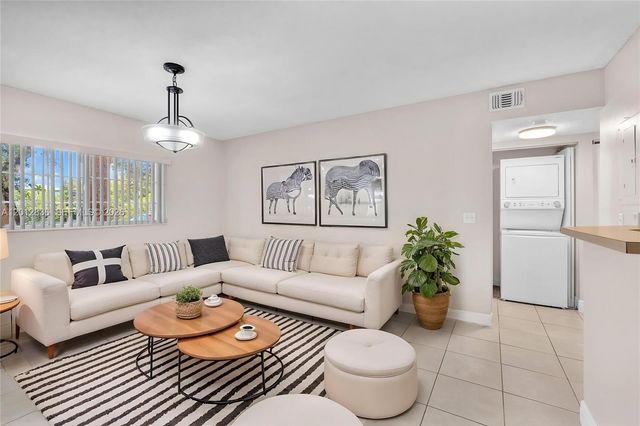 3690 N 56th Ave 903, Hollywood, FL 33021