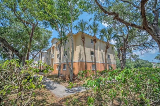3690 N 56th Ave 903, Hollywood, FL 33021