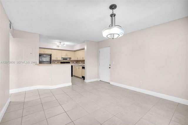 3690 N 56th Ave 903, Hollywood, FL 33021
