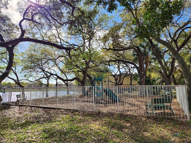 3690 N 56th Ave 903, Hollywood, FL 33021
