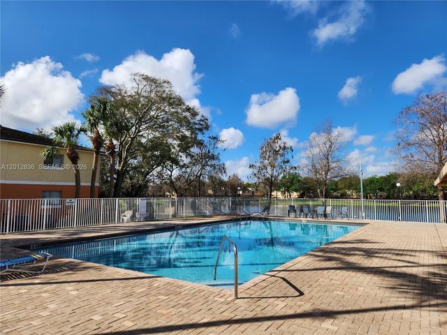 3690 N 56th Ave 903, Hollywood, FL 33021