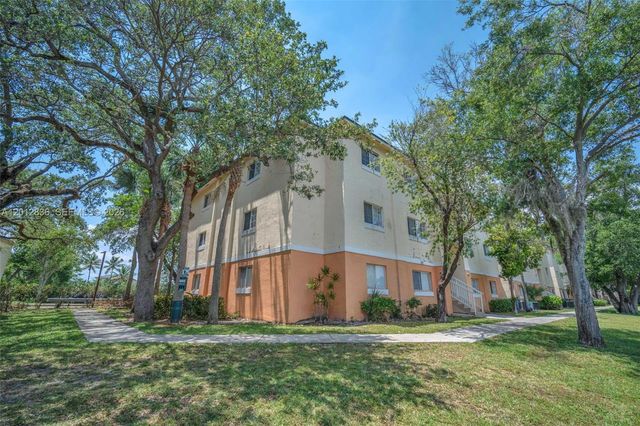 3690 N 56th Ave 903, Hollywood, FL 33021