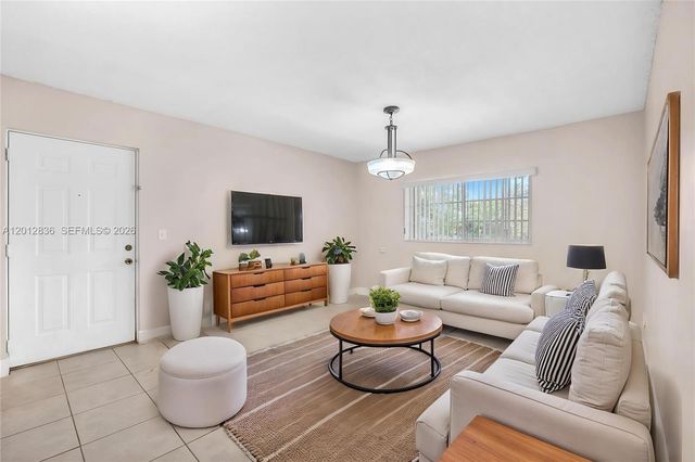 3690 N 56th Ave 903, Hollywood, FL 33021
