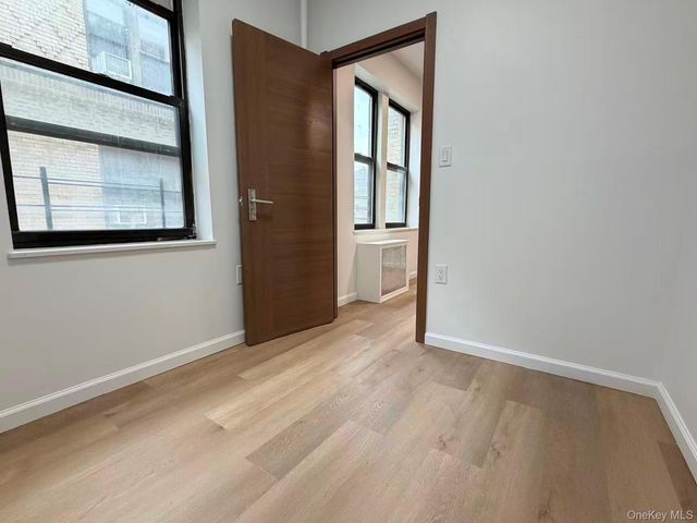 14246 Sanford Ave, Flushing, NY 11355