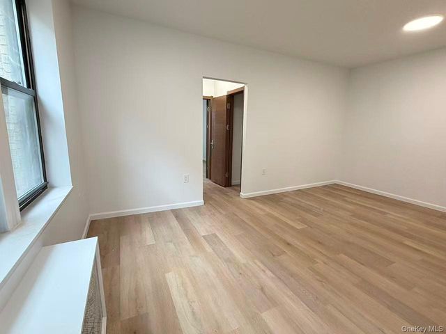 14246 Sanford Ave, Flushing, NY 11355