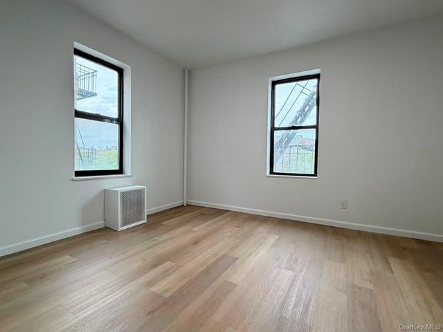 14246 Sanford Ave, Flushing, NY 11355