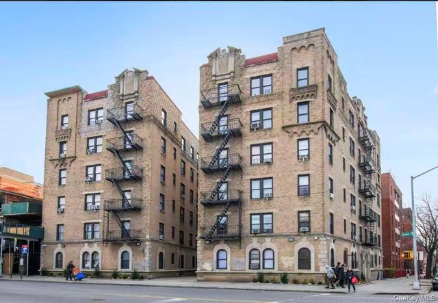 14246 Sanford Ave, Flushing, NY 11355