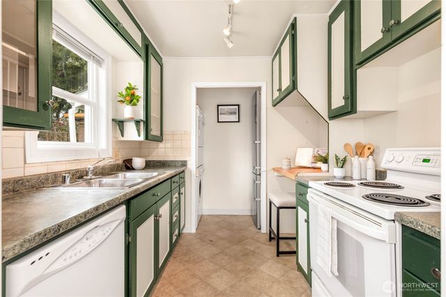 16011 27th Avenue NE, Shoreline, WA 98155