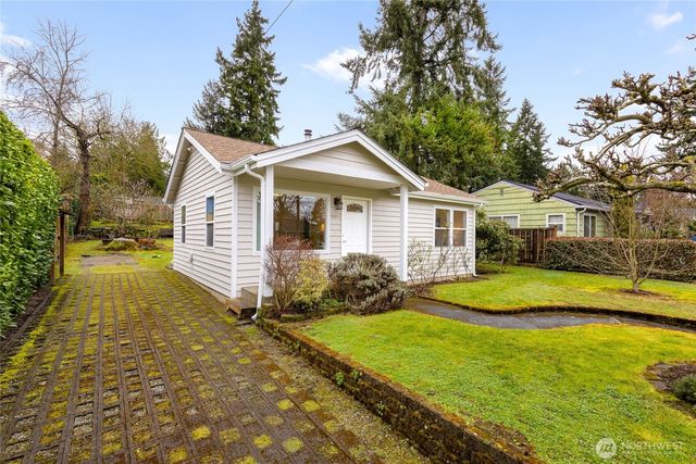 16011 27th Avenue NE, Shoreline, WA 98155