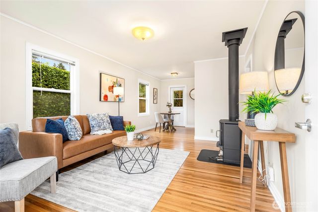 16011 27th Avenue NE, Shoreline, WA 98155