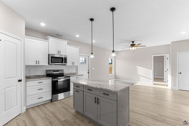 238 Beau Claire Circle, Byron, GA 31008