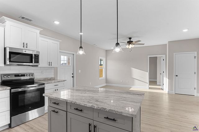 238 Beau Claire Circle, Byron, GA 31008