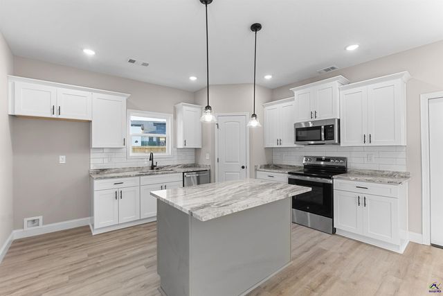 238 Beau Claire Circle, Byron, GA 31008