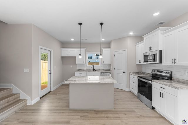 238 Beau Claire Circle, Byron, GA 31008