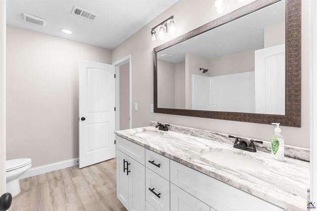238 Beau Claire Circle, Byron, GA 31008