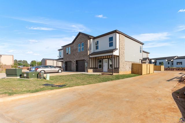 238 Beau Claire Circle, Byron, GA 31008