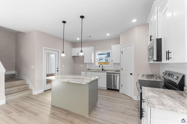 238 Beau Claire Circle, Byron, GA 31008