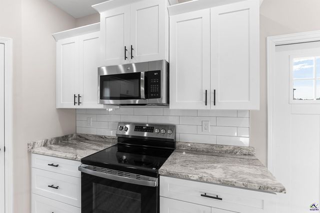 238 Beau Claire Circle, Byron, GA 31008