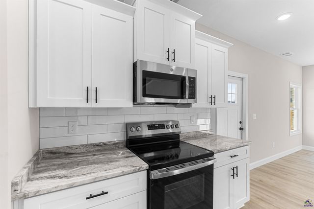 238 Beau Claire Circle, Byron, GA 31008