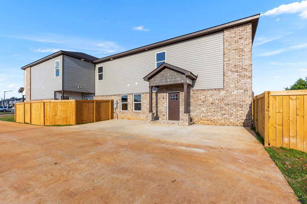 238 Beau Claire Circle, Byron, GA 31008