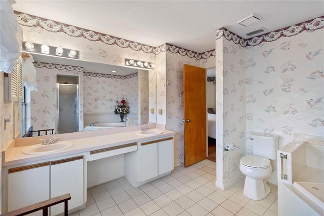 9835 LAKESHORE DRIVE, Clermont, FL 34711