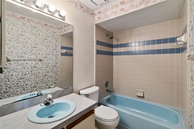 9835 LAKESHORE DRIVE, Clermont, FL 34711