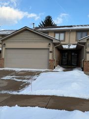 911 Moore Drive, Chelsea, MI 48118