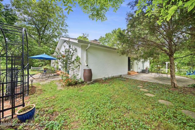 6218 Applegate Ln, Louisville, KY 40219