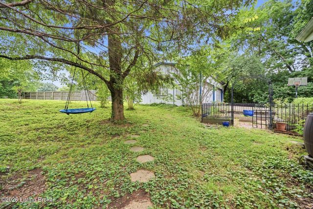 6218 Applegate Ln, Louisville, KY 40219