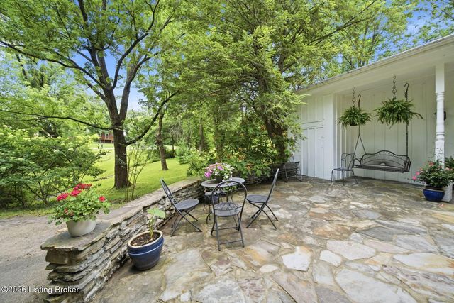 6218 Applegate Ln, Louisville, KY 40219