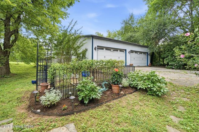 6218 Applegate Ln, Louisville, KY 40219
