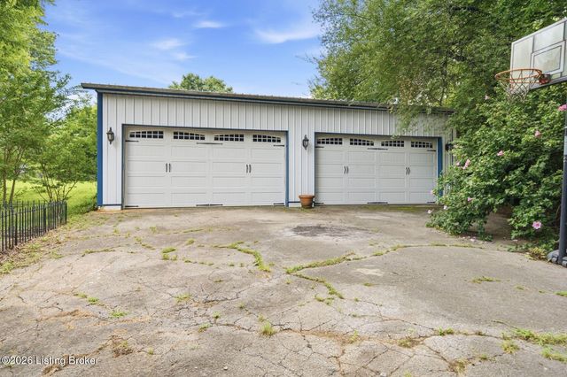 6218 Applegate Ln, Louisville, KY 40219