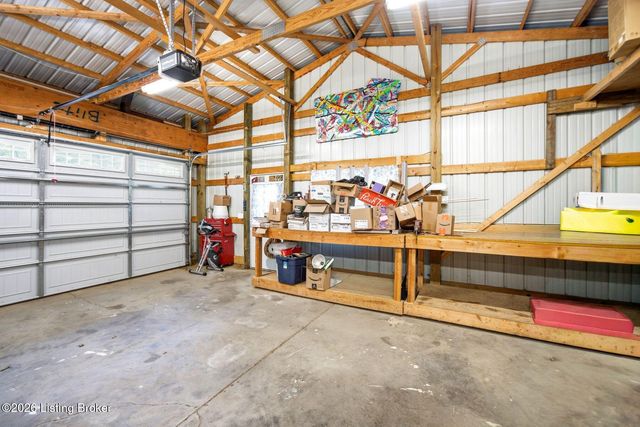 6218 Applegate Ln, Louisville, KY 40219