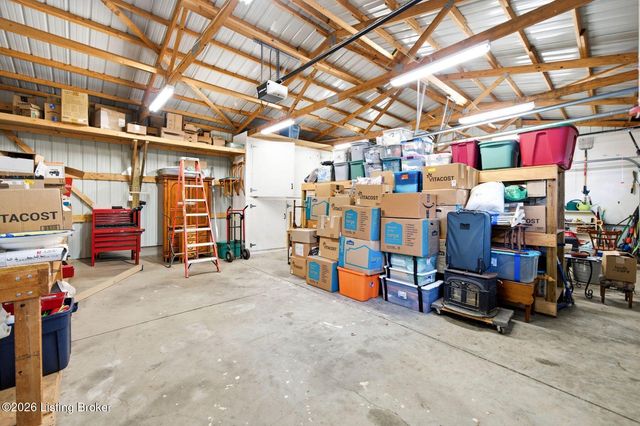 6218 Applegate Ln, Louisville, KY 40219