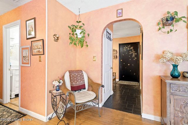 6218 Applegate Ln, Louisville, KY 40219
