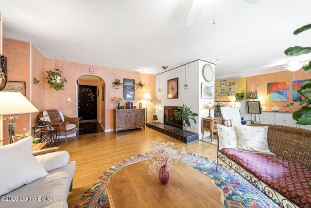 6218 Applegate Ln, Louisville, KY 40219