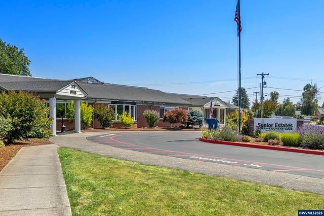 2049 W Hayes St, Woodburn, OR 97071