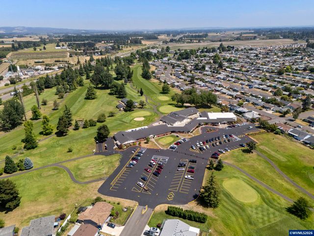 2049 W Hayes St, Woodburn, OR 97071