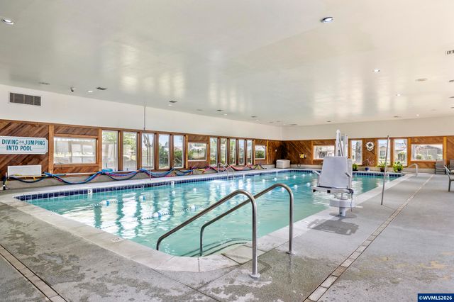 2049 W Hayes St, Woodburn, OR 97071