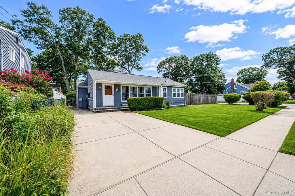 92 Parkhill Avenue, Massapequa, NY 11758 — photo 2
