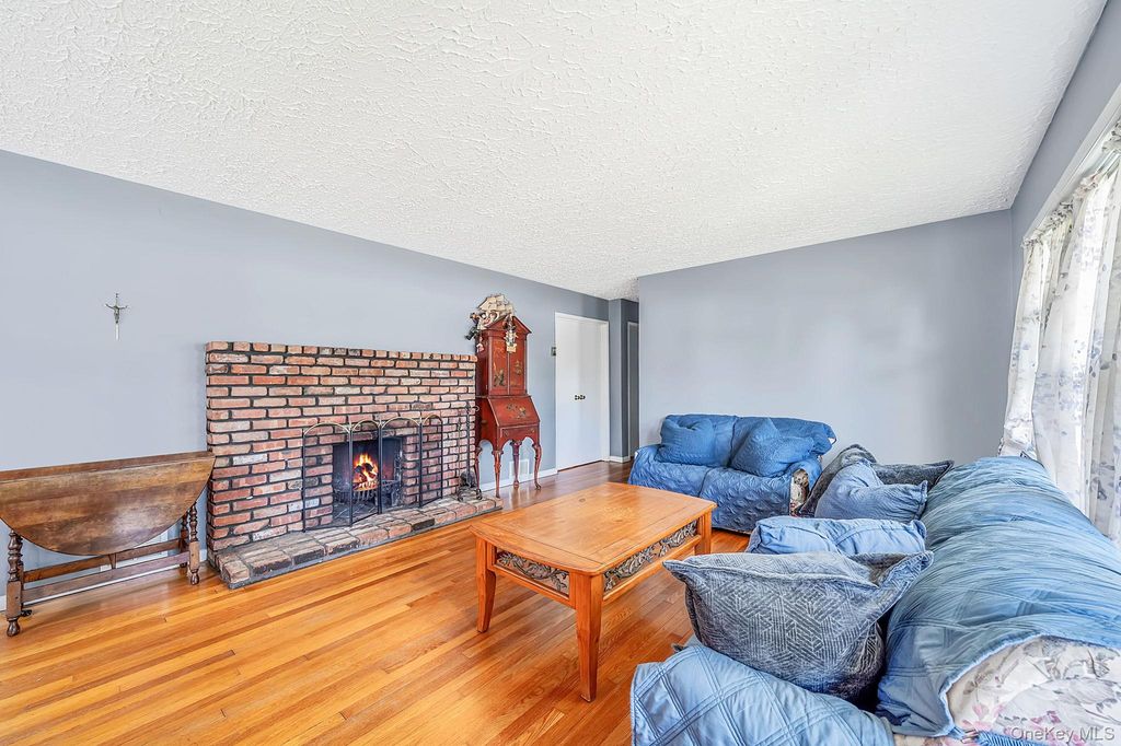 92 Parkhill Avenue, Massapequa, NY 11758 — photo 4