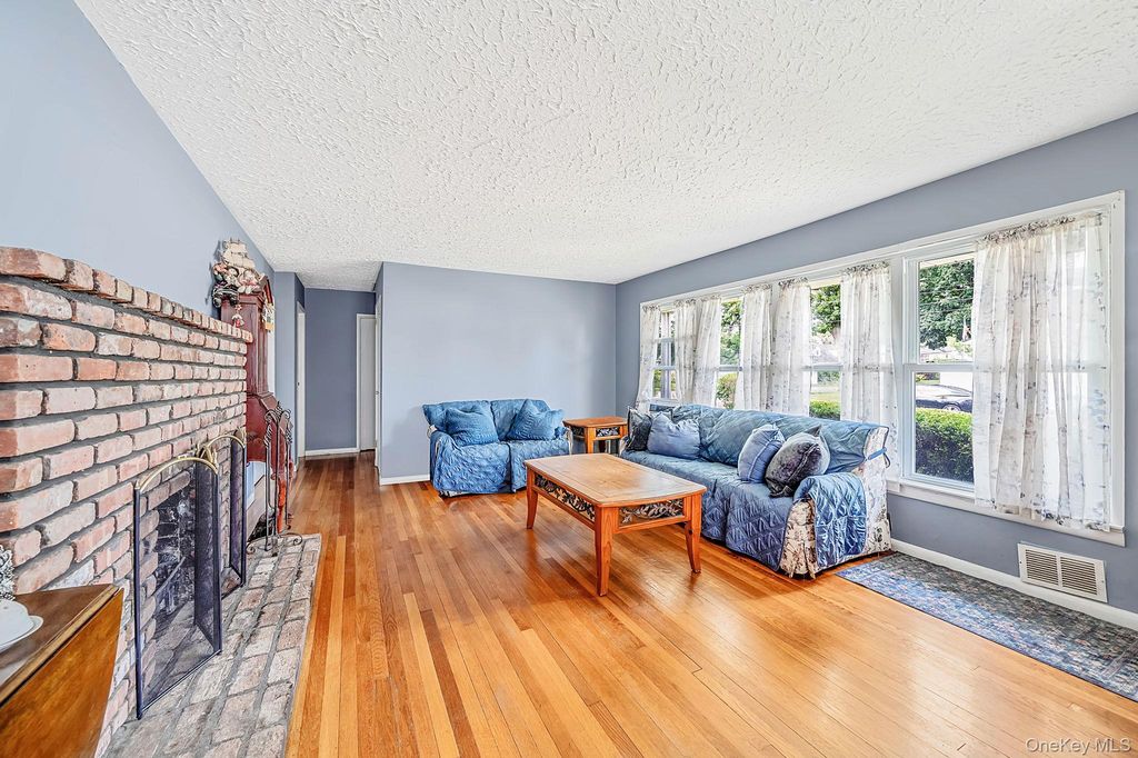 92 Parkhill Avenue, Massapequa, NY 11758 — photo 5