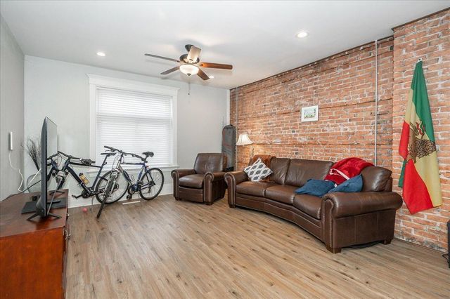 830 E 2nd Street, Duluth, MN 55805