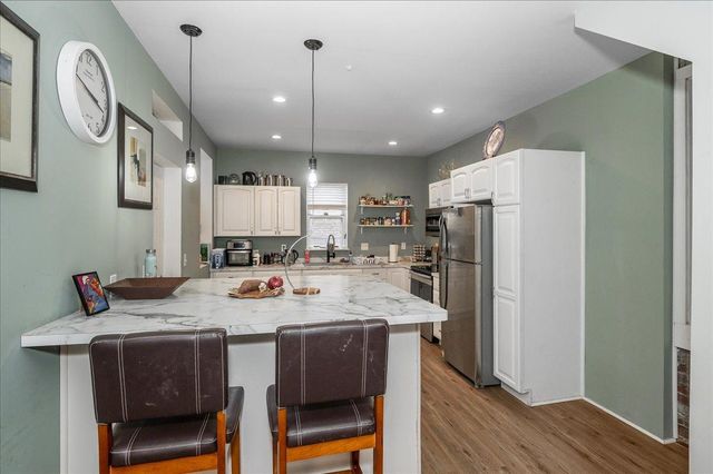 830 E 2nd Street, Duluth, MN 55805