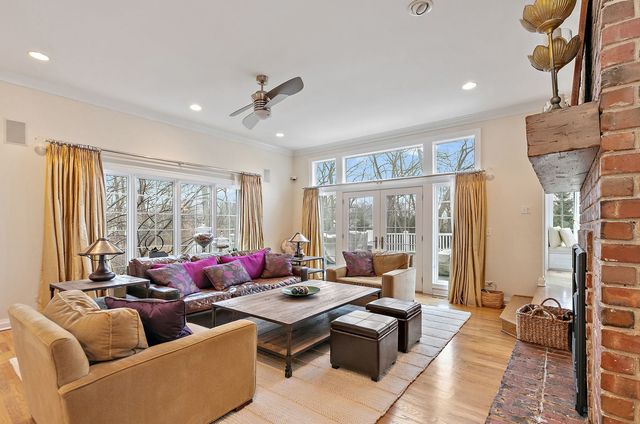 28360 Heritage Oak Road, Barrington, IL 60010