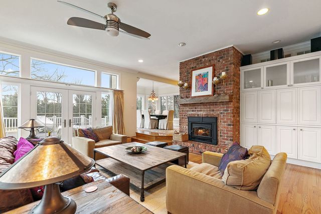 28360 Heritage Oak Road, Barrington, IL 60010